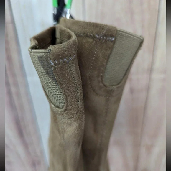 Marc Fisher LTD Uday Block Heel Western Inspired Boots Beige Suede size 6.5 - Picture 2 of 10